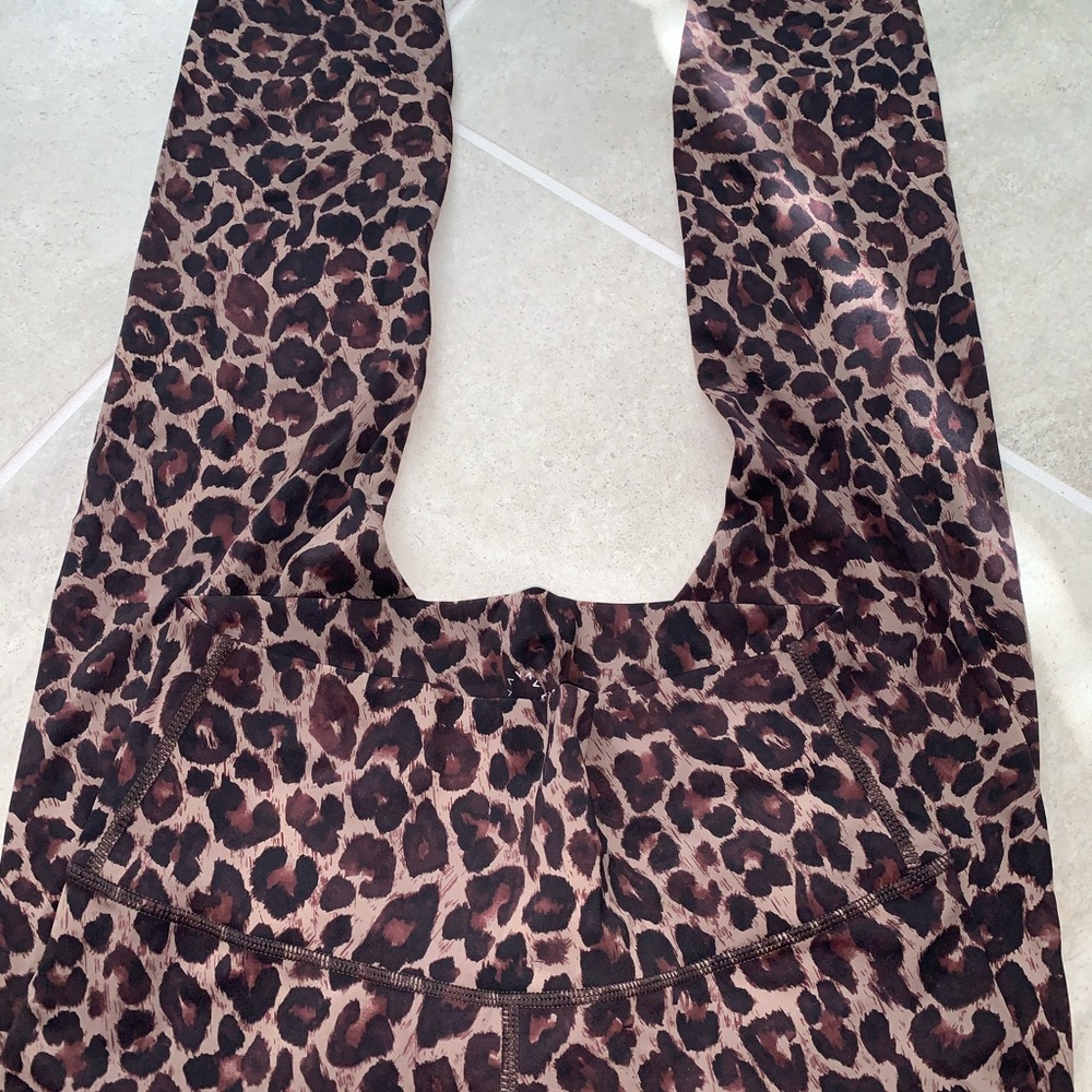Varley leopard bra and legging set S - Picture 6 of 7